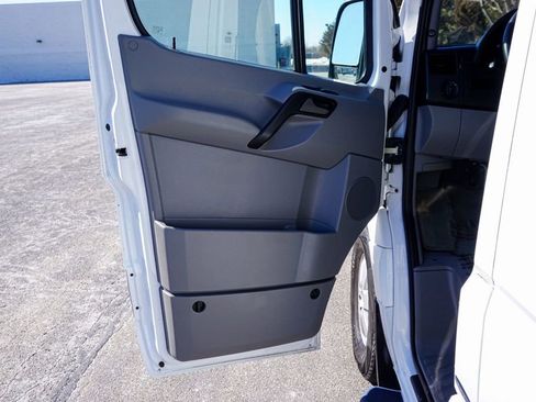 Used 2015 Mercedes-Benz Sprinter 2500 image 74