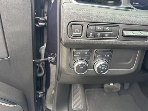 Used 2024 GMC Yukon Denali image 31