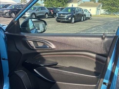 Used 2025 Chevrolet Trax RS image 24