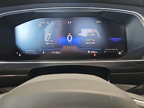 Used 2024 Volkswagen Tiguan SE w/ Panoramic Sunroof Package image 34