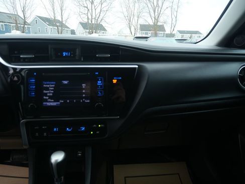 Used 2019 Toyota Corolla LE image 13