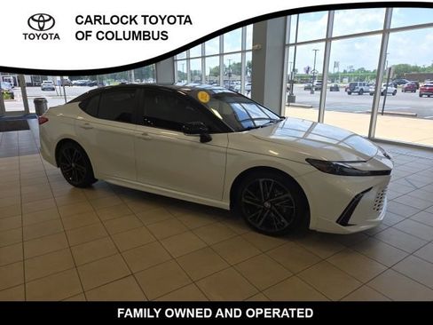 Used 2025 Toyota Camry XSE FWD image 5