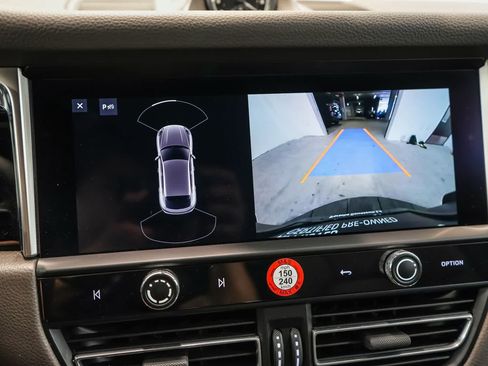 Certified 2024 Porsche Macan AWD/4WD image 28