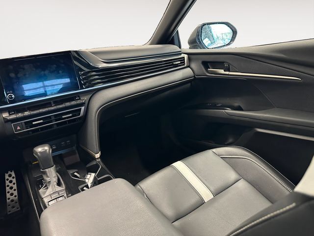 Used 2025 Toyota Camry SE FWD image 11