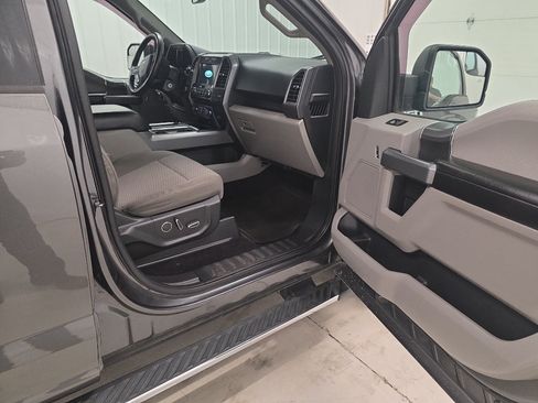 Used 2017 Ford F150 XLT w/ Equipment Group 302A Luxury AWD/4WD image 8