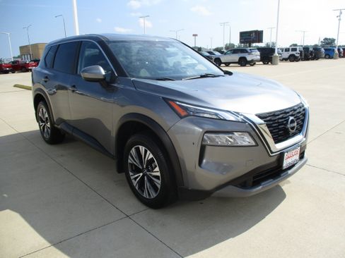 Used 2023 Nissan Rogue SV AWD/4WD image 9