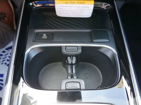 Certified 2025 Mercedes-Benz GLB 250 image 33