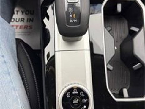 New 2026 Mitsubishi Outlander SE image 21