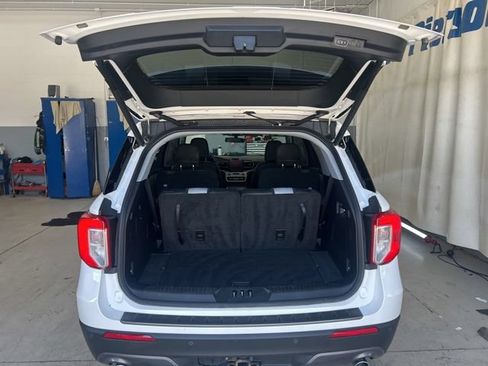 Used 2021 Ford Explorer XLT w/ Equipment Group 202A AWD/4WD image 6