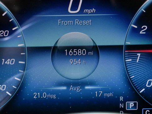 Used 2021 Mercedes-Benz GLB 250 4MATIC image 11
