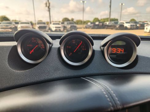 Used 2016 Nissan 370Z Touring RWD image 17