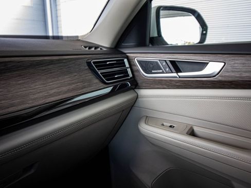 Used 2024 Volkswagen Atlas SEL Premium R-Line image 37