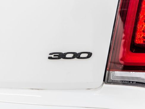 Used 2023 Chrysler 300 Touring w/ Sport Appearance Package image 7