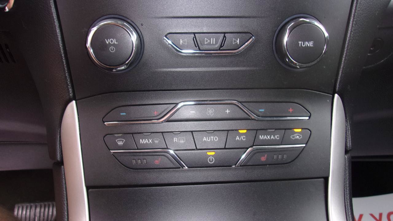 Used 2019 Ford Edge SEL w/ Equipment Group 201A AWD/4WD image 13