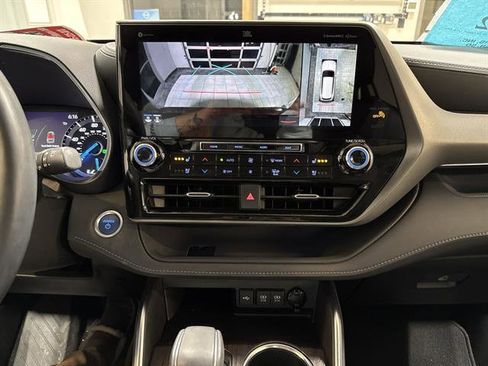 Used 2021 Toyota Highlander Limited image 10
