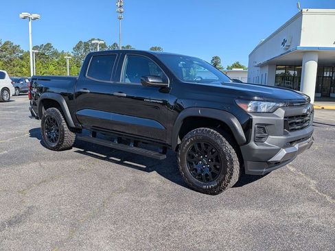 Used 2024 Chevrolet Colorado Trail Boss w/ Technology Package AWD/4WD image 3