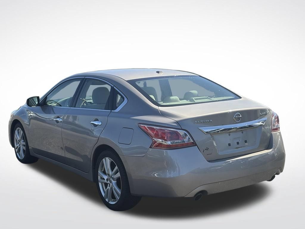 Used 2013 Nissan Altima 3.5 SV w/ Navigation Pkg FWD image 7