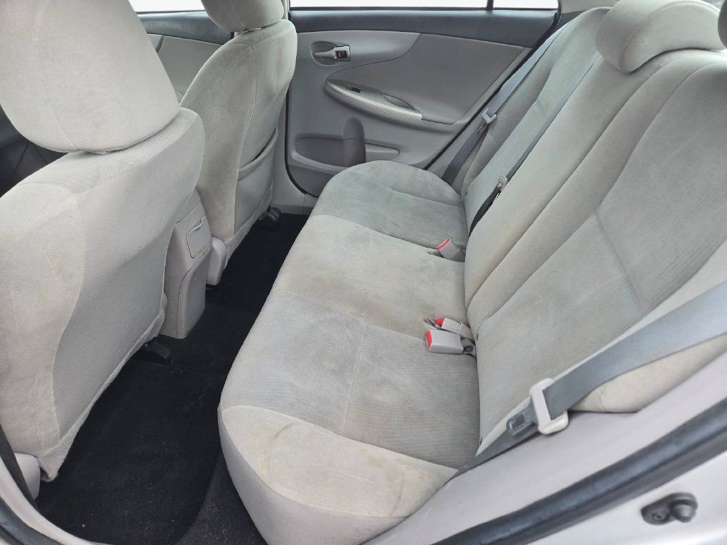 Used 2013 Toyota Corolla LE FWD image 14