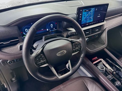 Used 2025 Ford Explorer Platinum w/ LUX Leather Package image 23