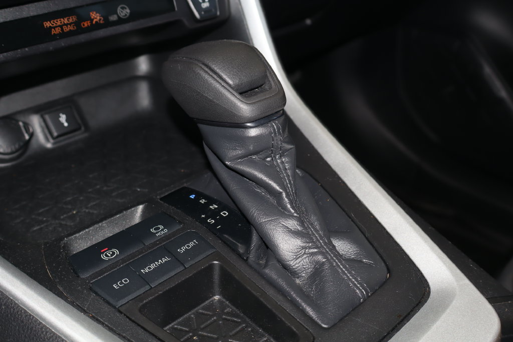 Used 2020 Toyota RAV4 XLE FWD image 28