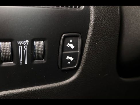 Used 2023 Jeep Wagoneer Series II image 32