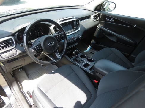 Used 2018 Kia Sorento LX w/ LX V6 Convenience Package AWD/4WD image 11