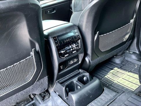 Used 2022 Jeep Grand Cherokee L Limited w/ Black Appearance Package AWD/4WD image 34