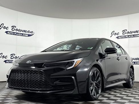 Used 2025 Toyota Corolla SE image 3