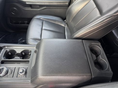 Used 2024 Ford Expedition XLT image 14