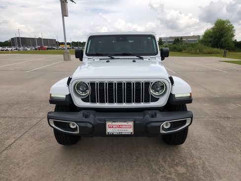 Used 2025 Jeep Wrangler Unlimited Sahara AWD/4WD image 11