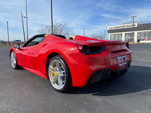 Used 2018 Ferrari 488 Spider image 13