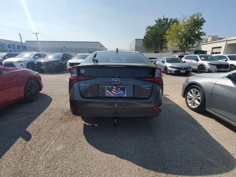 Used 2019 Toyota Prius Limited w/ Premium Convenience Package FWD image 5