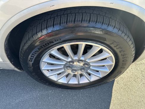 Used 2011 Buick Enclave CXL image 12