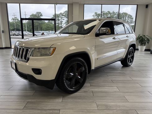 Used 2011 Jeep Grand Cherokee Overland RWD image 3