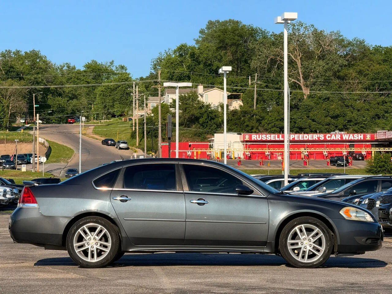 Used 2010 Chevrolet Impala LTZ FWD image 6