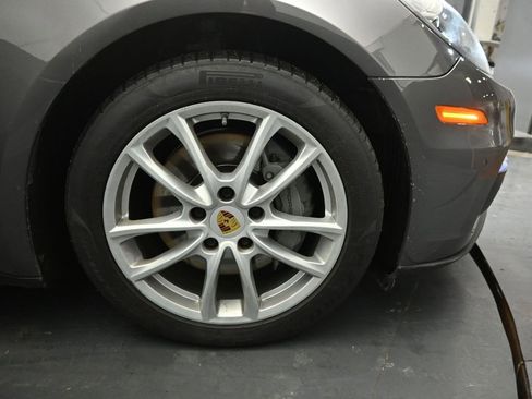 Used 2018 Porsche Panamera 4S Executive image 33