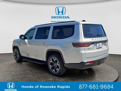 Used 2024 Jeep Wagoneer Series III AWD/4WD image 3