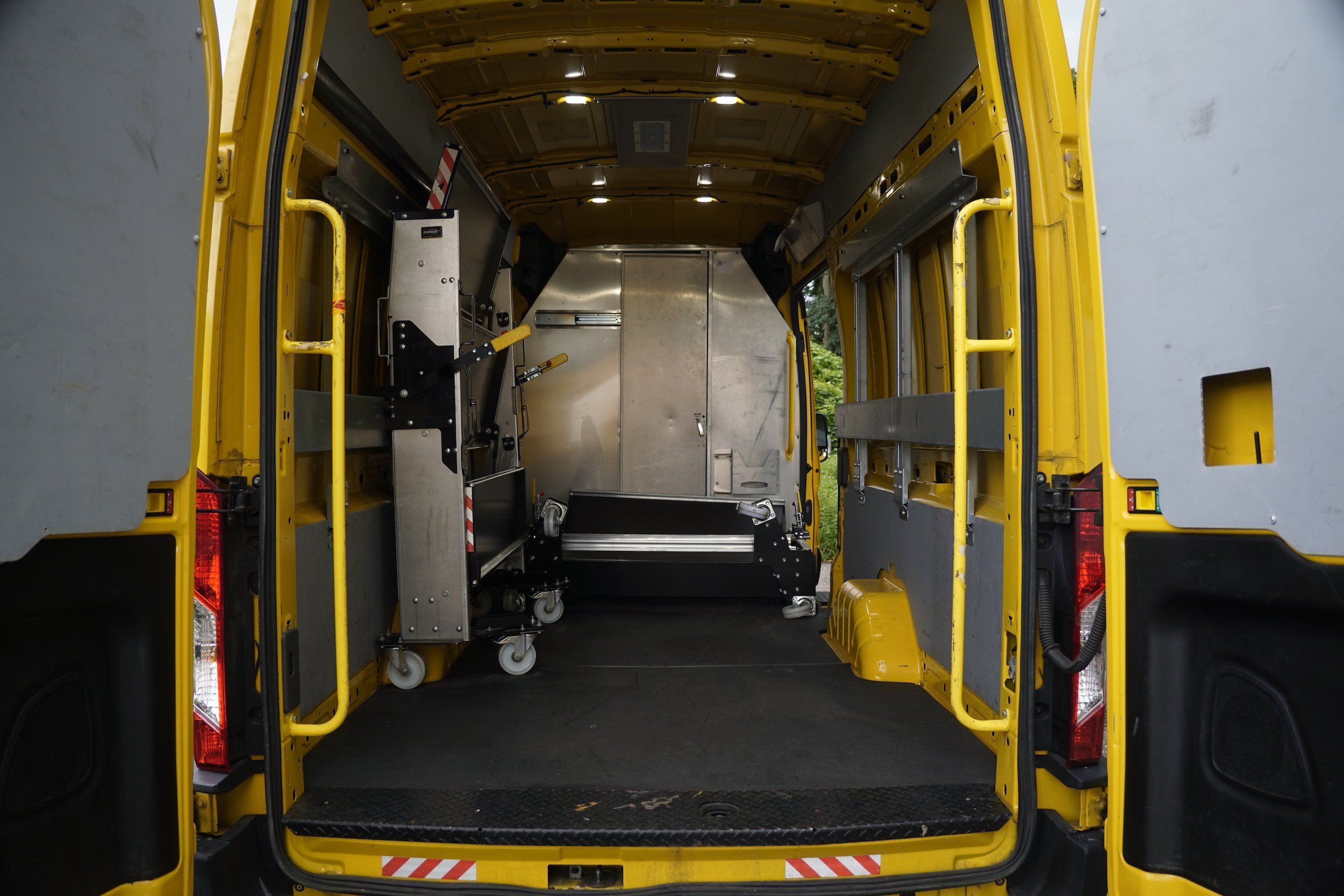 Used 2021 Ford Transit 250 148 High Roof Extended w/ Parcel Delivery Package RWD image 15