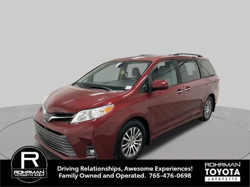 Used 2019 Toyota Sienna XLE FWD image 2