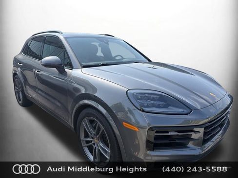 Used 2024 Porsche Cayenne AWD/4WD image 2