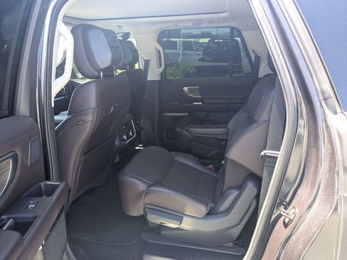 Certified 2026 Ford Expedition Max Platinum w/ Platinum Ultimate Package AWD/4WD image 32