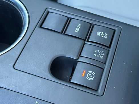 Used 2023 Toyota Highlander XLE FWD image 41
