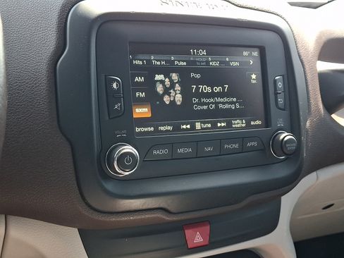 Used 2016 Jeep Renegade Latitude AWD/4WD image 17