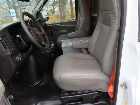 Used 2013 Chevrolet Express 2500 image 7