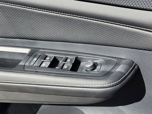 Used 2024 Volkswagen Atlas Cross Sport SEL R-Line image 4