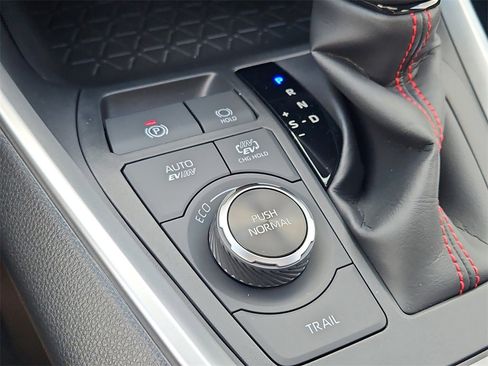 New 2025 Toyota RAV4 SE image 12