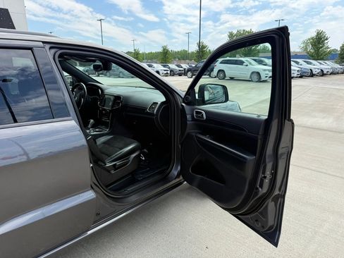 Used 2019 Jeep Grand Cherokee Altitude AWD/4WD image 23