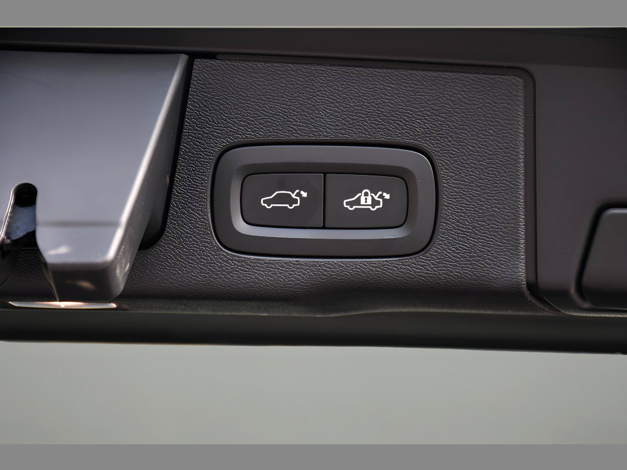Certified 2024 Volvo XC60 B5 Plus w/ Climate Package AWD/4WD image 26