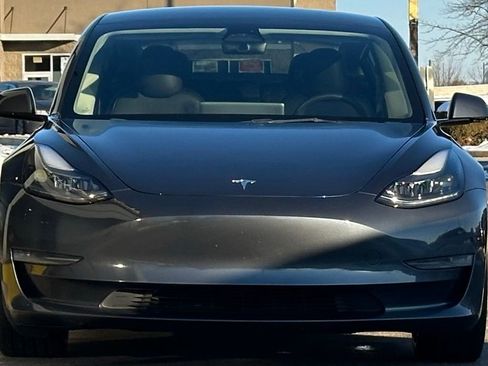 Used 2023 Tesla Model 3 Performance image 3