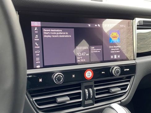 Certified 2024 Porsche Macan image 23